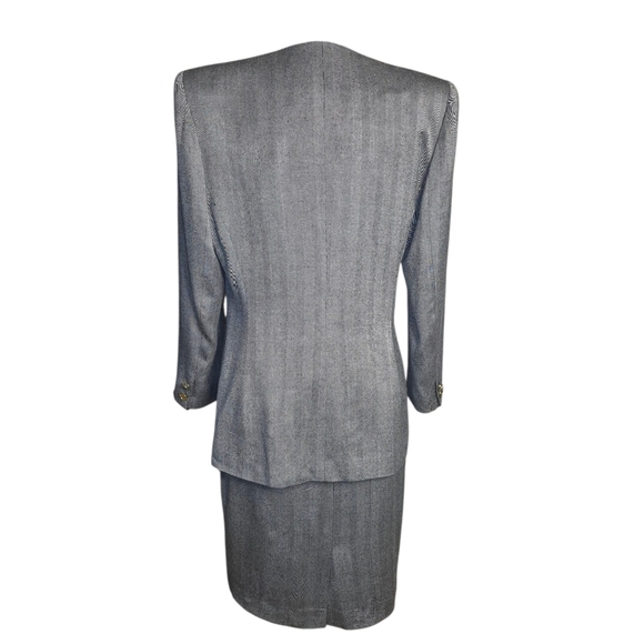 Elegant Women's Vintage Gray Blazer and Skirt Set. Size 10 - Picture 4 of 15